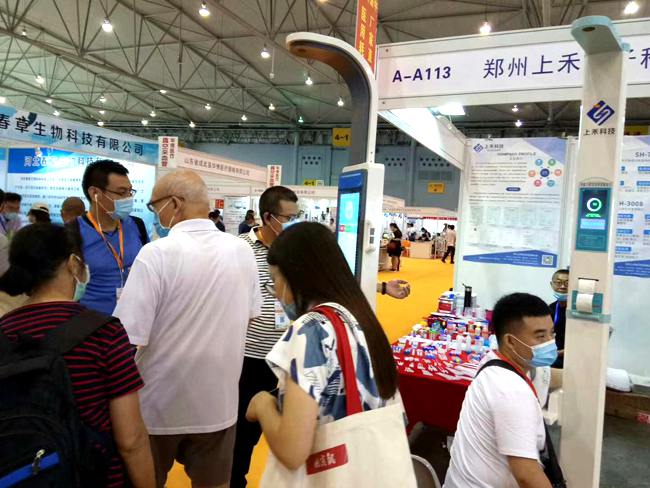 V20智能健康體檢一體機(jī)展會(huì)現(xiàn)場(chǎng)
